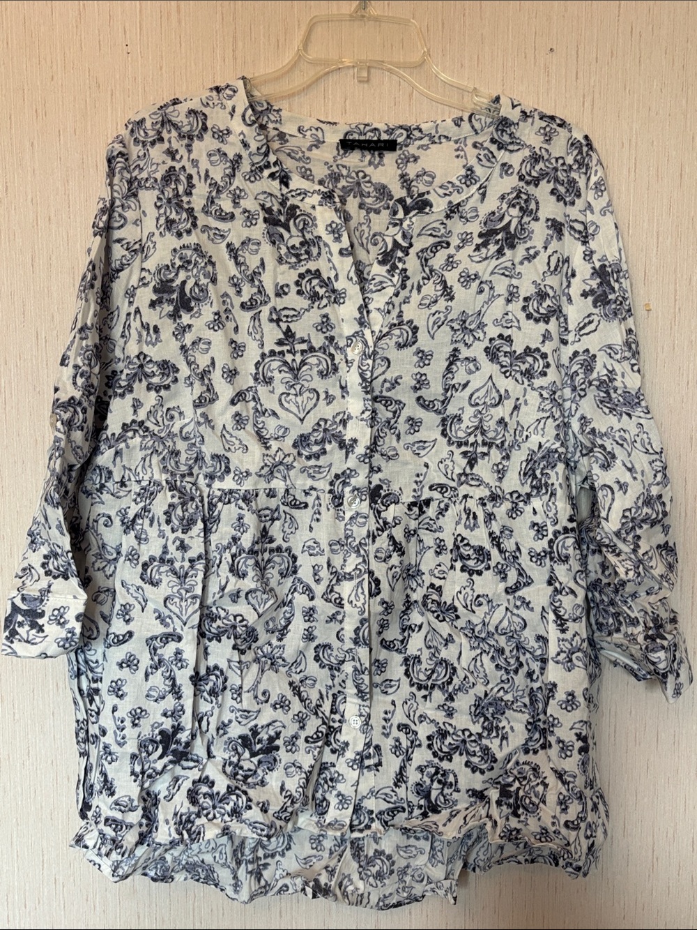 NWOT Tahari Women's Blue Floral Button-Front Blouse